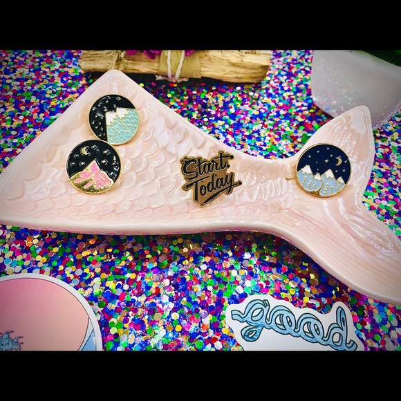 Cute trendy brooches pin - Picture 3 of 3